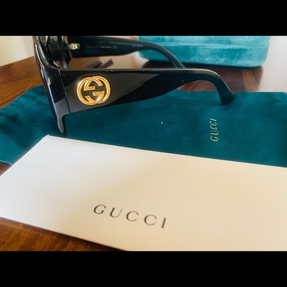 Gucci 54mm sunglasses (black)